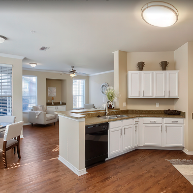 Zachary Parkside Apartments kitchen